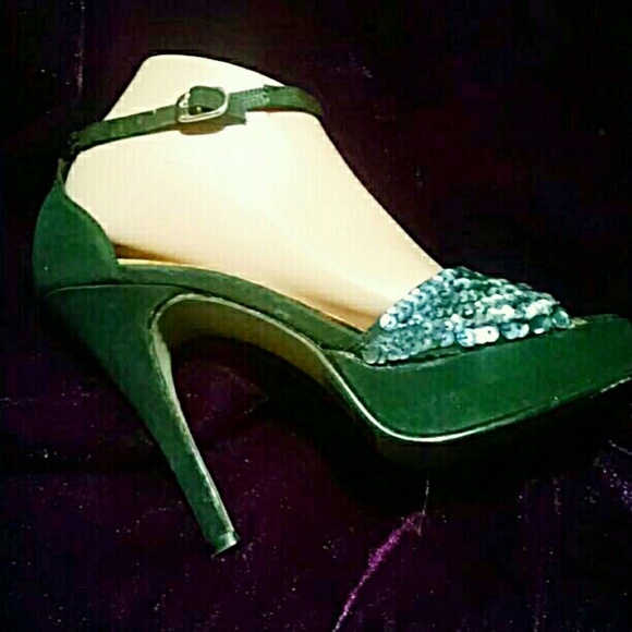 Ahhmazing Sequin Black Sandals! - Picture 4 of 9